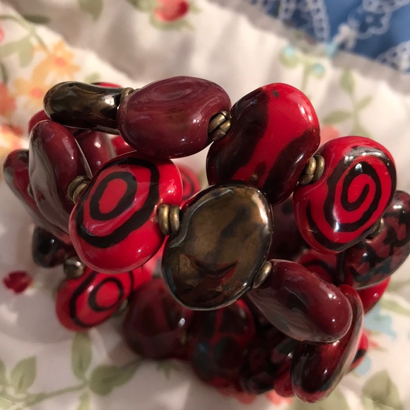 Beautiful spiral porcelain cuff - Picture 1 of 3